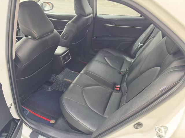Toyota Camry 2021, фото 5