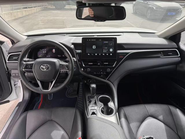 Toyota Camry 2021, фото 6