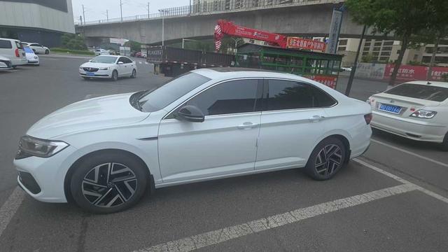 Volkswagen Jetta 2023, фото 2