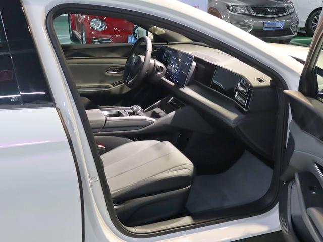BYD Qin L DM 2024, фото 14