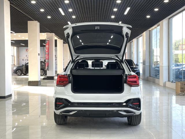 Audi Q2L 2022, фото 16