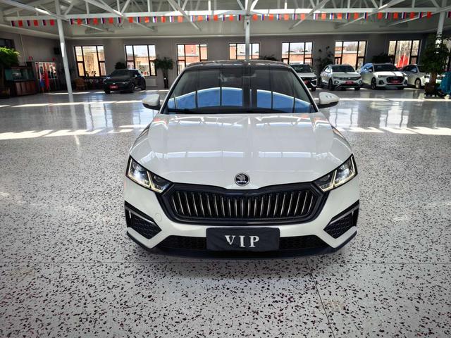 Skoda Octavia 2022, фото 2