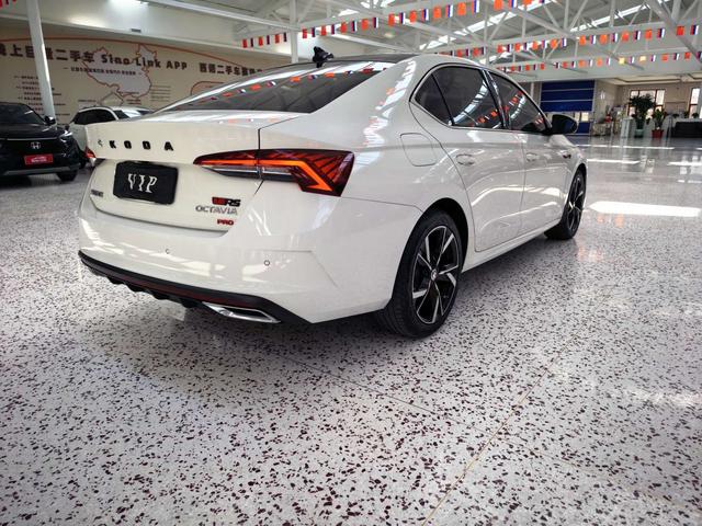 Skoda Octavia 2022, фото 4