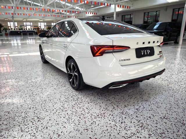 Skoda Octavia 2022, фото 5