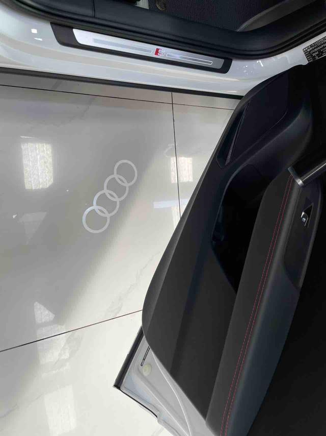 Audi Q2L 2022, фото 15
