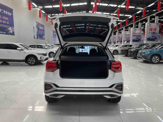 Audi Q2L 2022, фото 16