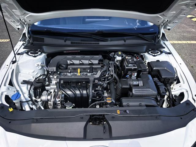 Hyundai Elantra 2023, фото 15
