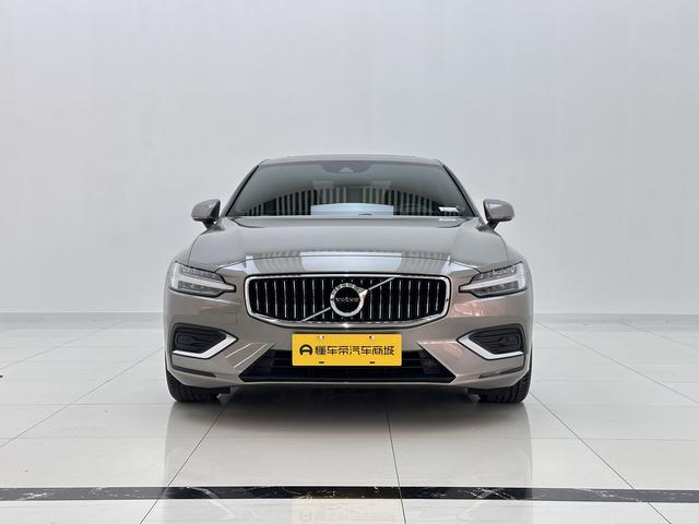 Volvo S60 2022, фото 2
