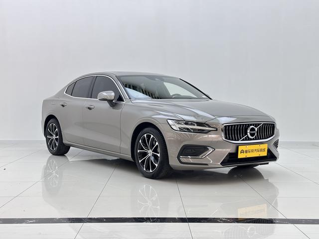 Volvo S60 2022, фото 3