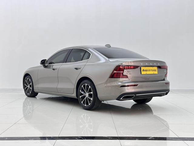 Volvo S60 2022, фото 5