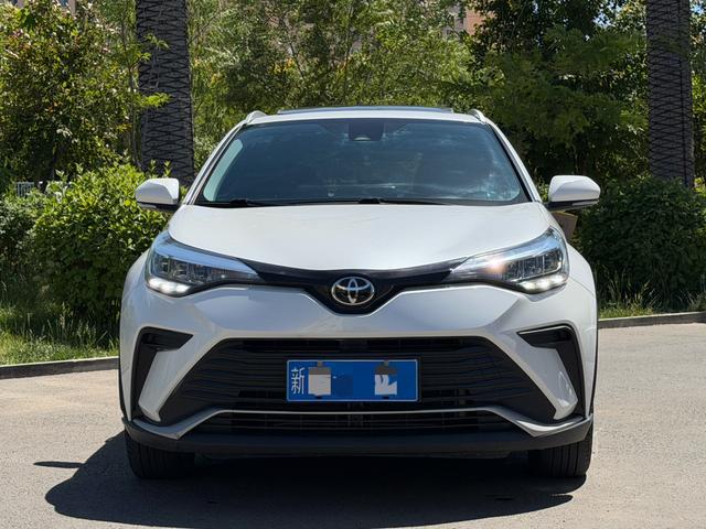 Toyota C-HR 2022, фото 2
