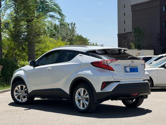 Toyota C-HR 2022, фото 7