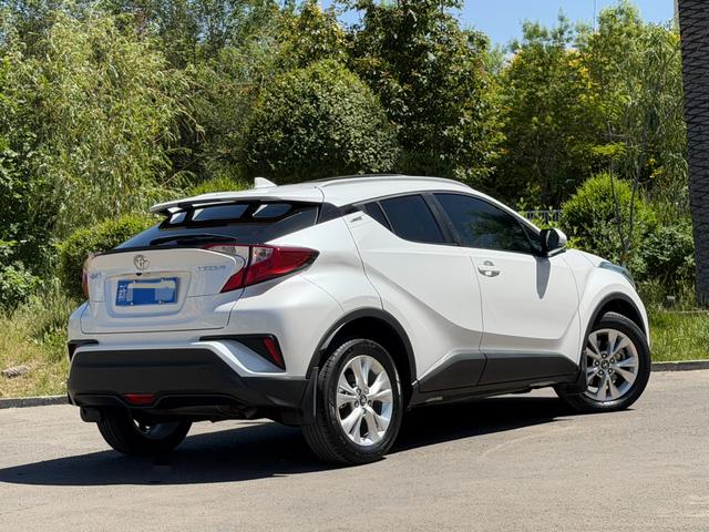 Toyota C-HR 2022, фото 8
