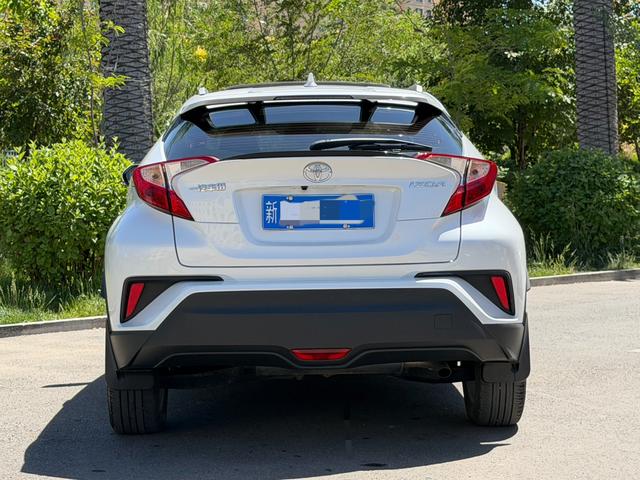 Toyota C-HR 2022, фото 9