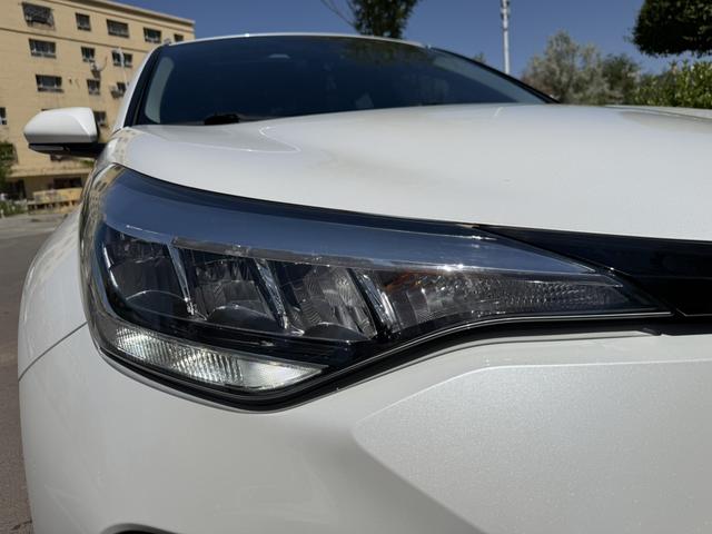 Toyota C-HR 2022, фото 16