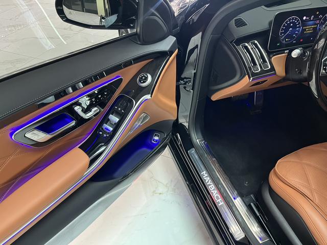 Mercedes-Benz Maybach S-Class 2024, фото 4