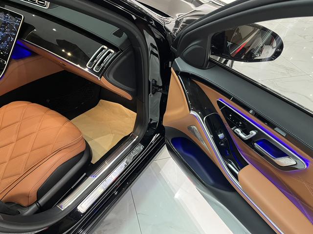 Mercedes-Benz Maybach S-Class 2024, фото 15