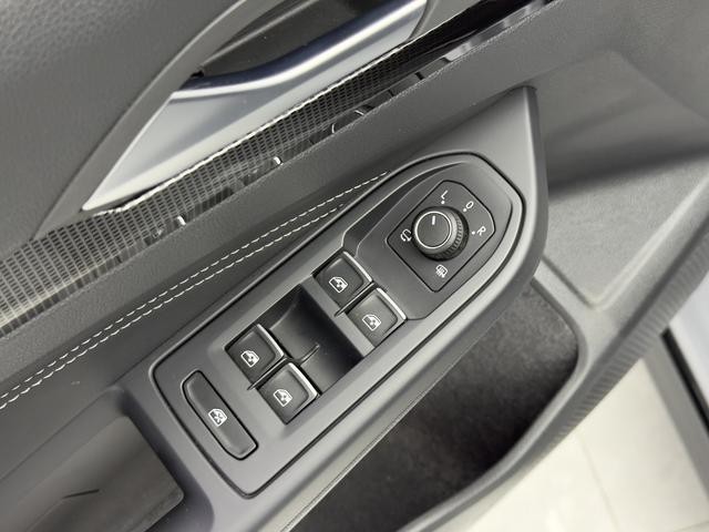 Volkswagen Golf 2023, фото 14
