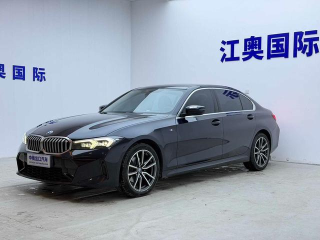 BMW 3 2023, 2 л турбо, 8-ступенчатая механическая коробка передач, Передний привод, пробег 28 000 км — авто из Китая с пробегом