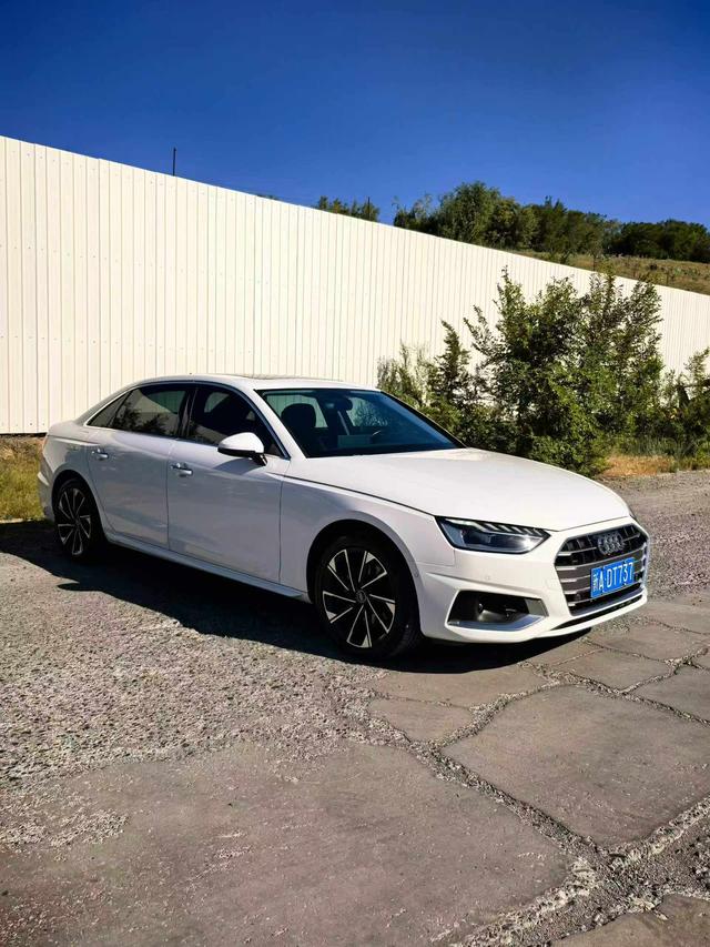 Audi A4L 2022, фото 3