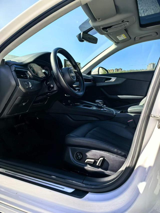 Audi A4L 2022, фото 4