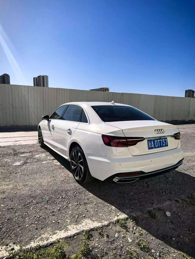 Audi A4L 2022, фото 7