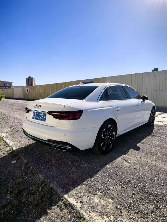 Audi A4L 2022, фото 8