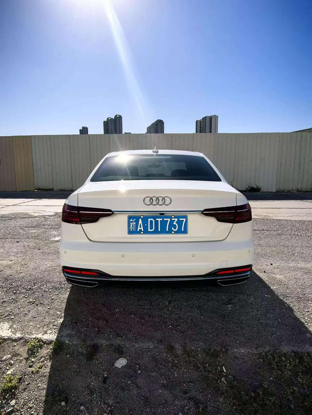 Audi A4L 2022, фото 9
