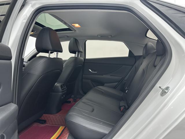 Hyundai Elantra 2022, фото 6