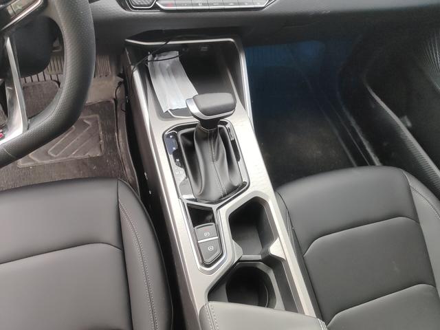 Geely Emgrand 2025, фото 14