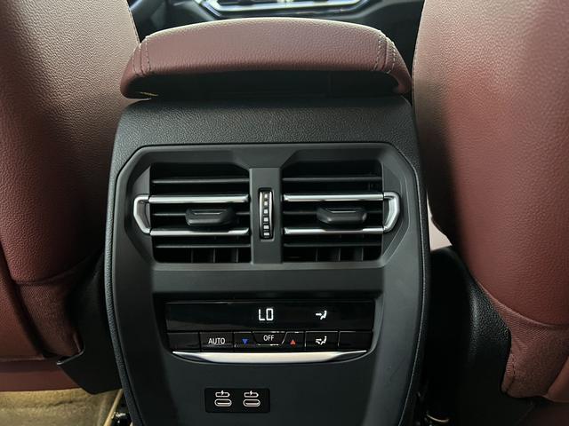 BMW 3 2023, фото 13
