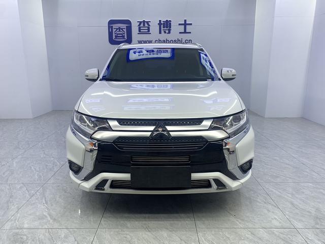 Mitsubishi Outlander 2021, фото 2