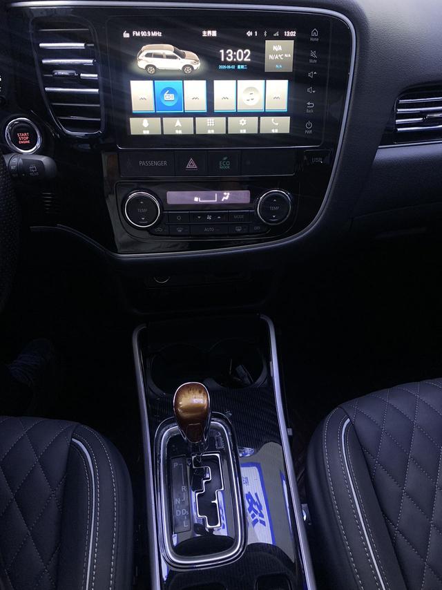 Mitsubishi Outlander 2021, фото 9