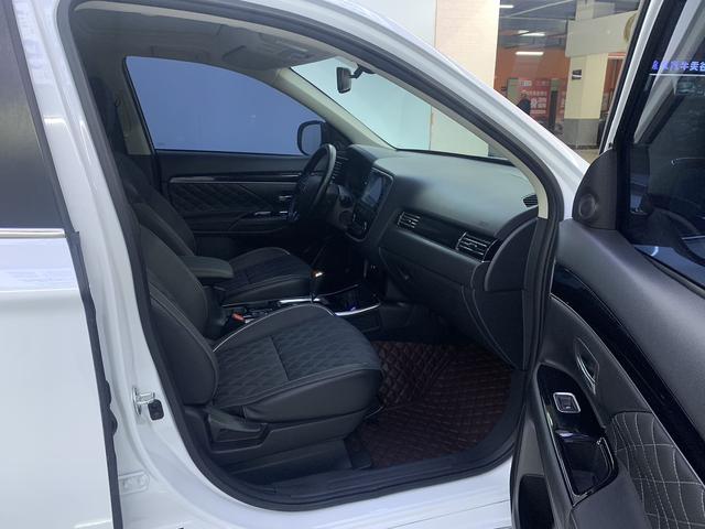Mitsubishi Outlander 2021, фото 17