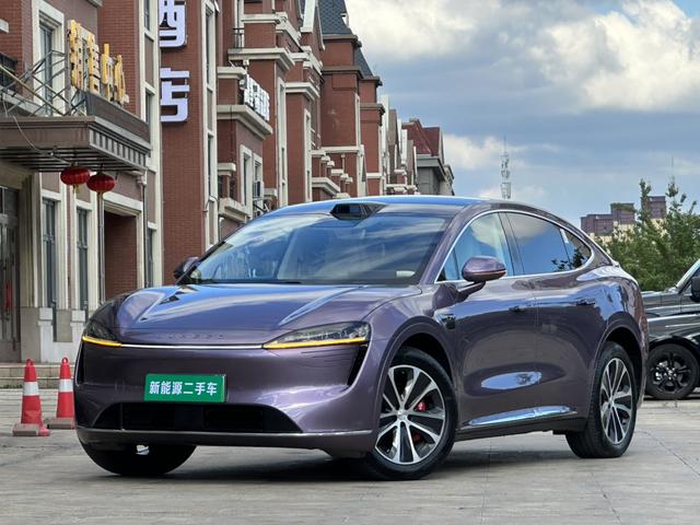 Zhijie R7 2024, Двухмоторный полный привод, пробег 14 000 км — авто из Китая с пробегом