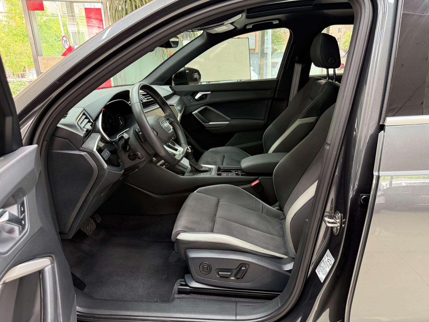 Audi Q3 2023, фото 16