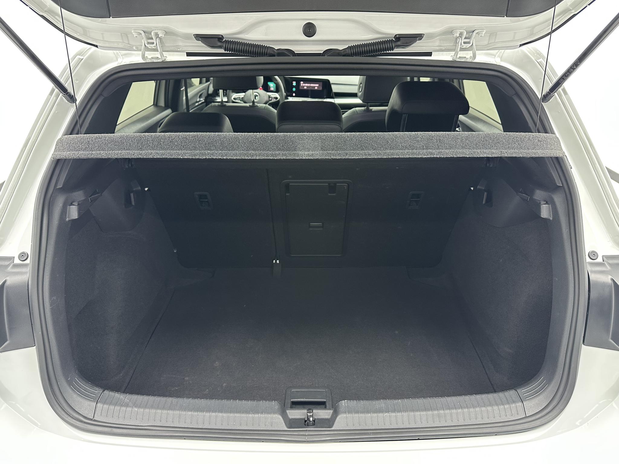 Volkswagen Golf 2023, фото 17
