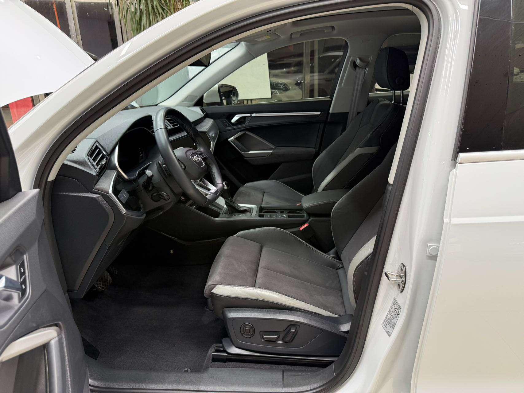 Audi Q3 2023, фото 16