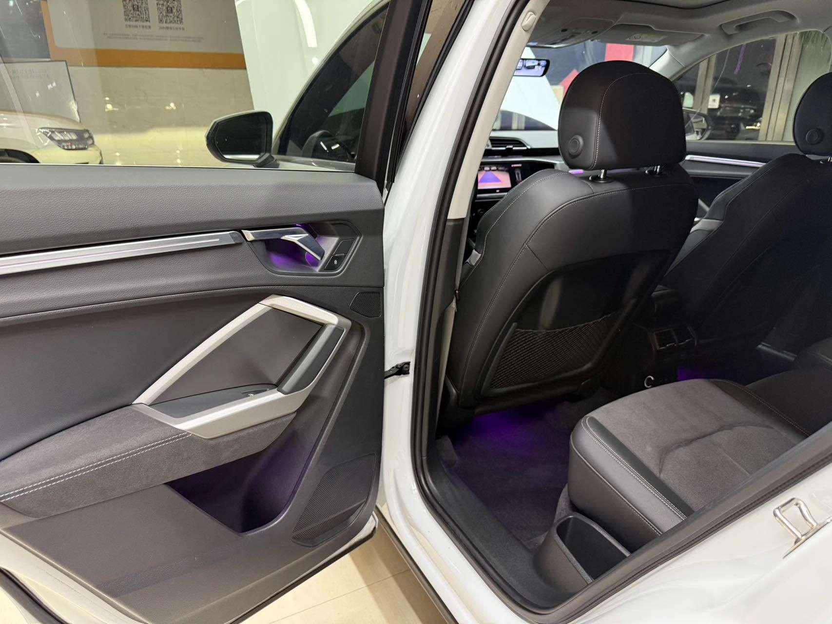 Audi Q3 2023, фото 17