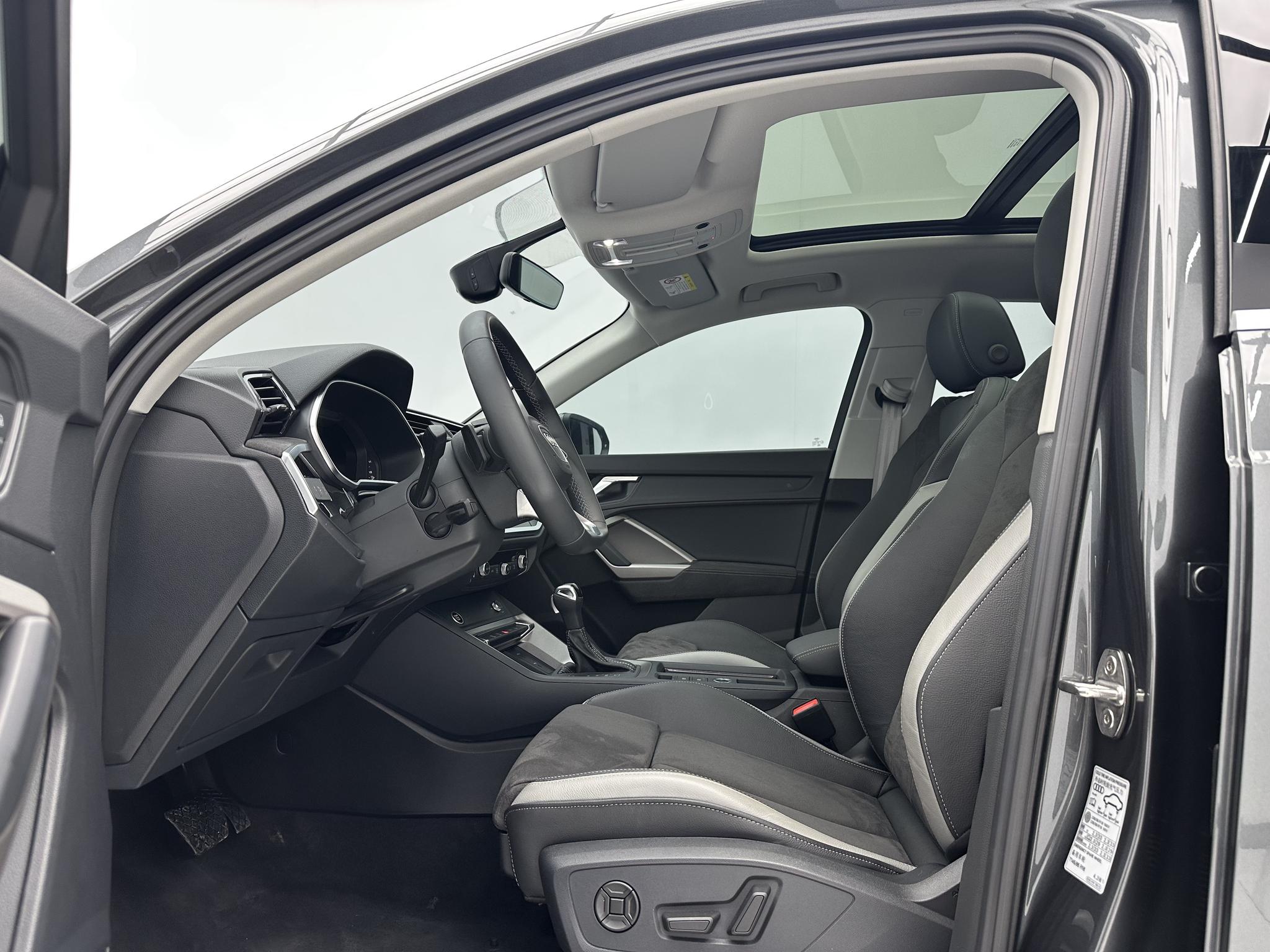 Audi Q3 2023, фото 5