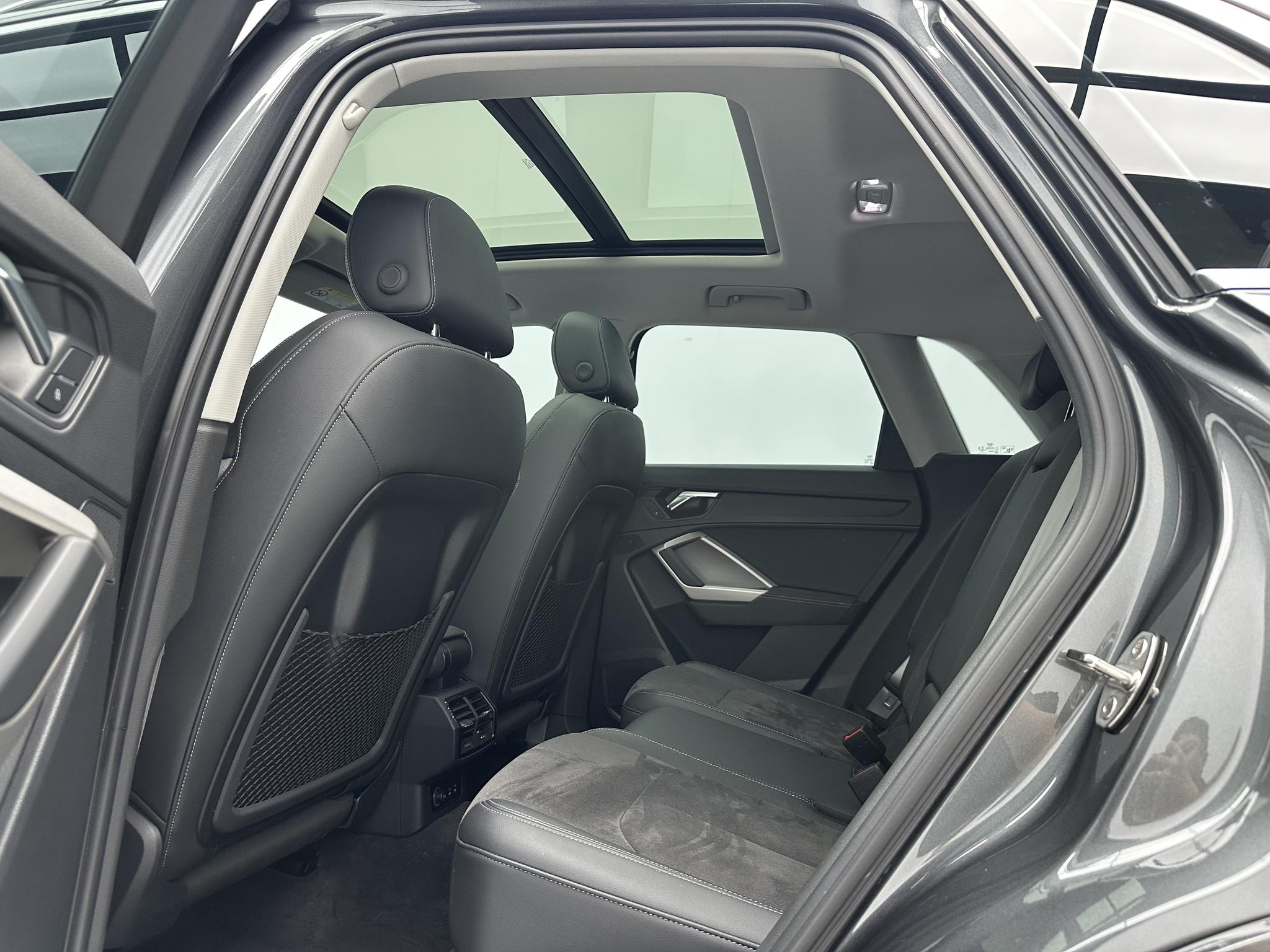 Audi Q3 2023, фото 6