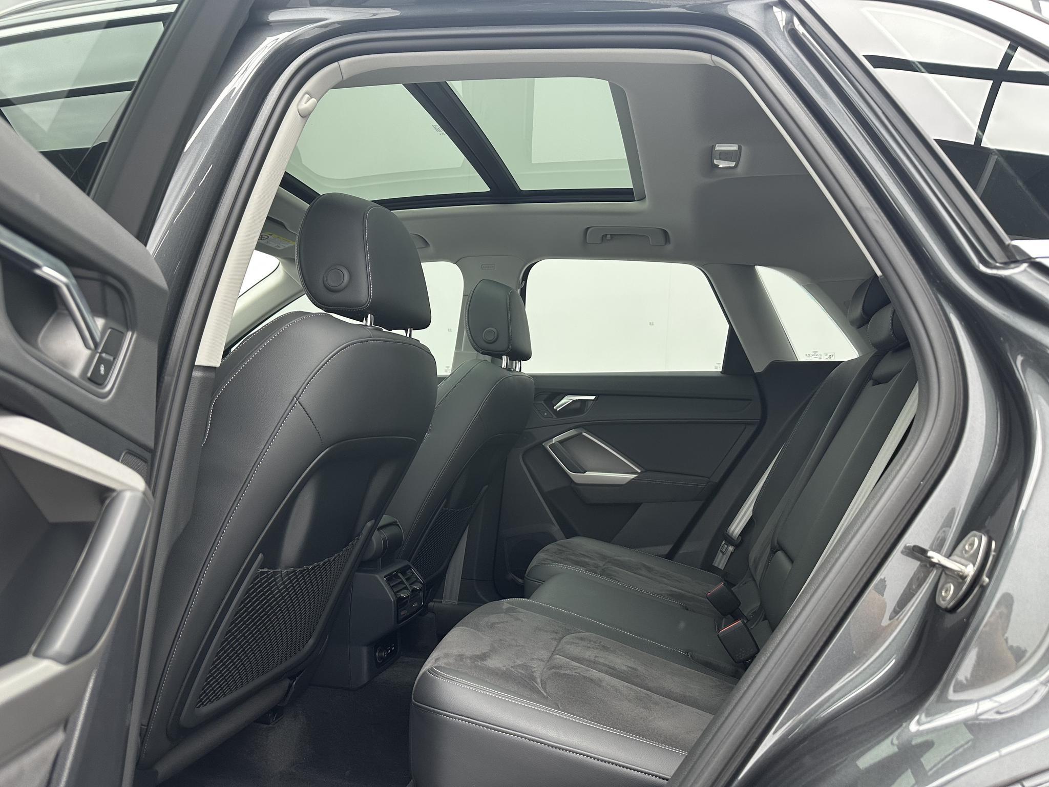 Audi Q3 2023, фото 6