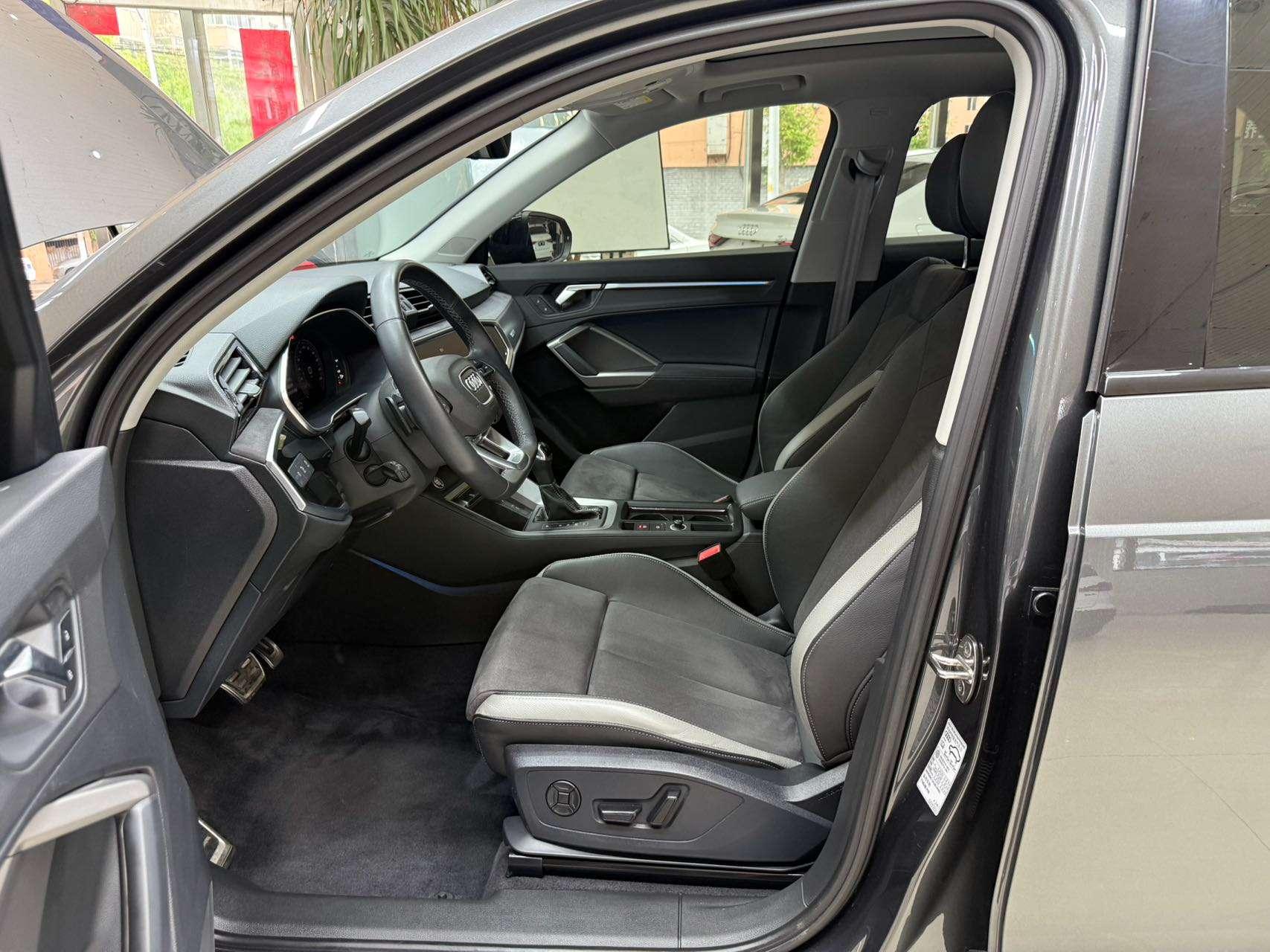 Audi Q3 2023, фото 16