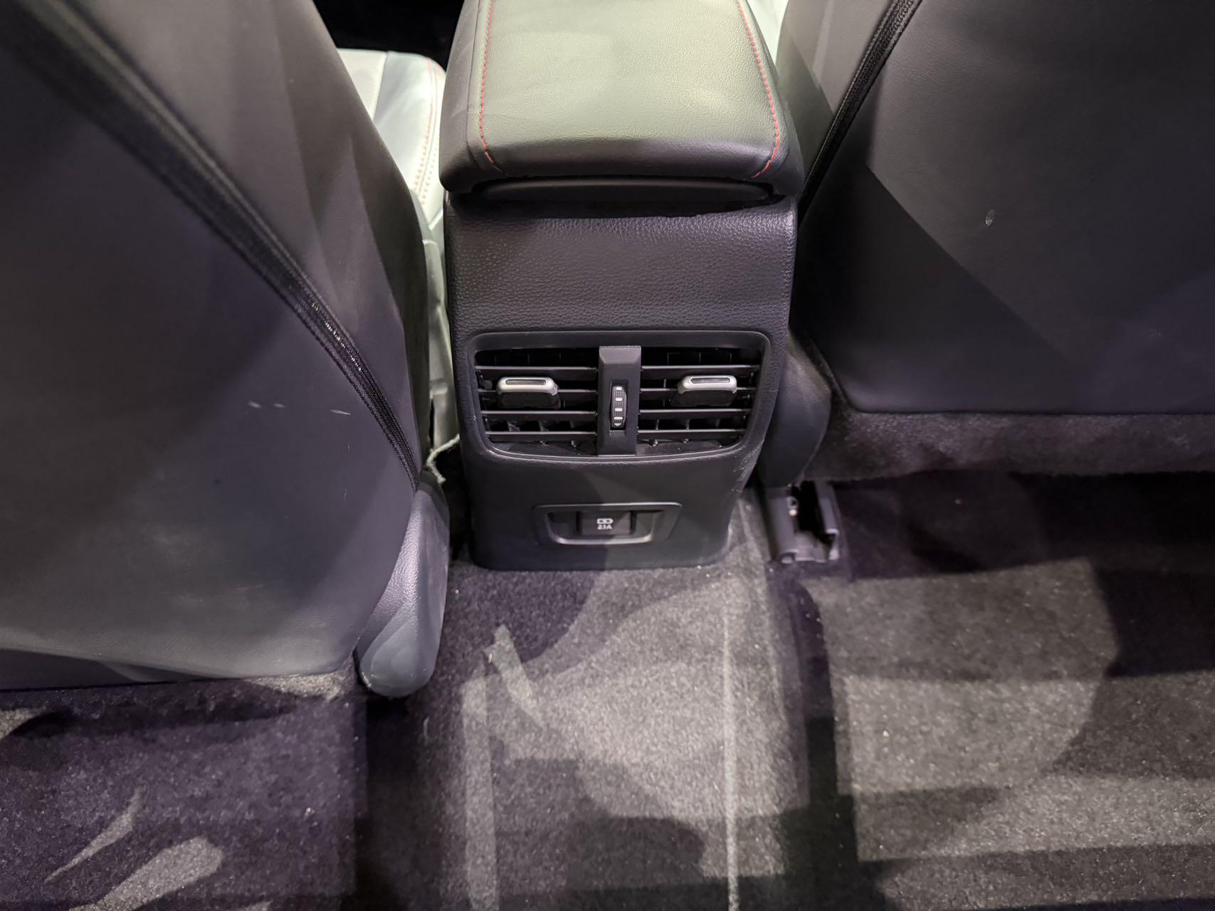 Toyota Corolla 2023, фото 15