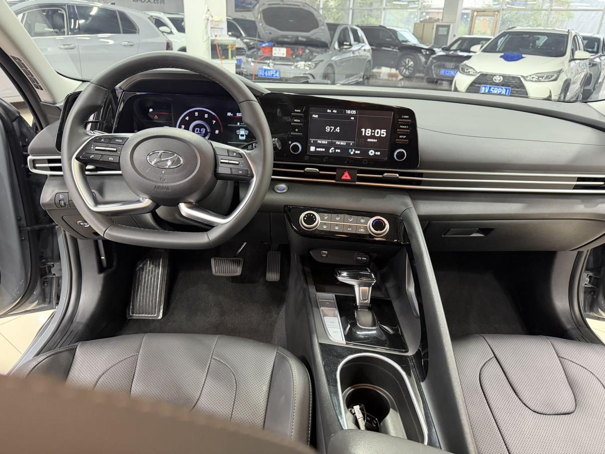 Hyundai Elantra 2022, фото 17