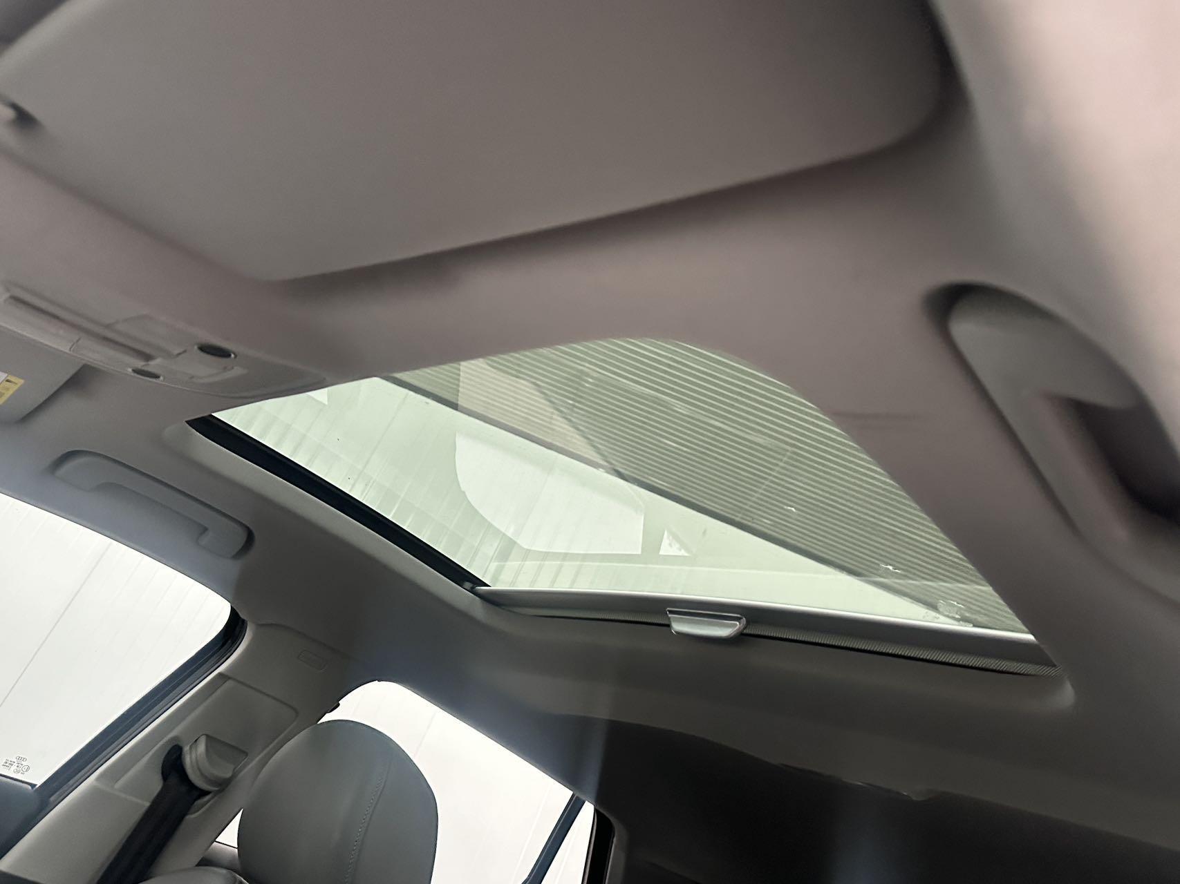 Audi Q2L 2022, фото 16