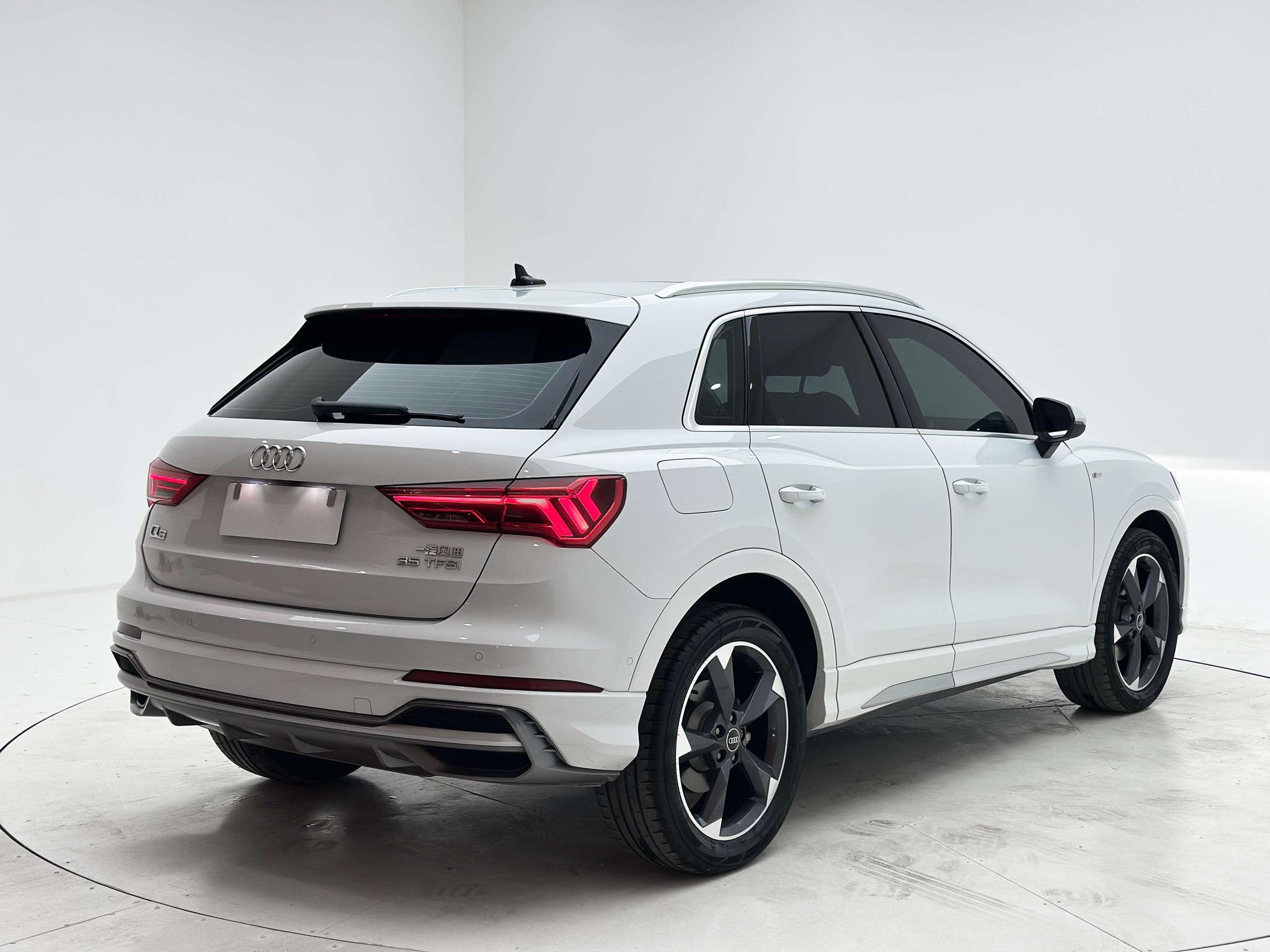 Audi Q3 2022, фото 6