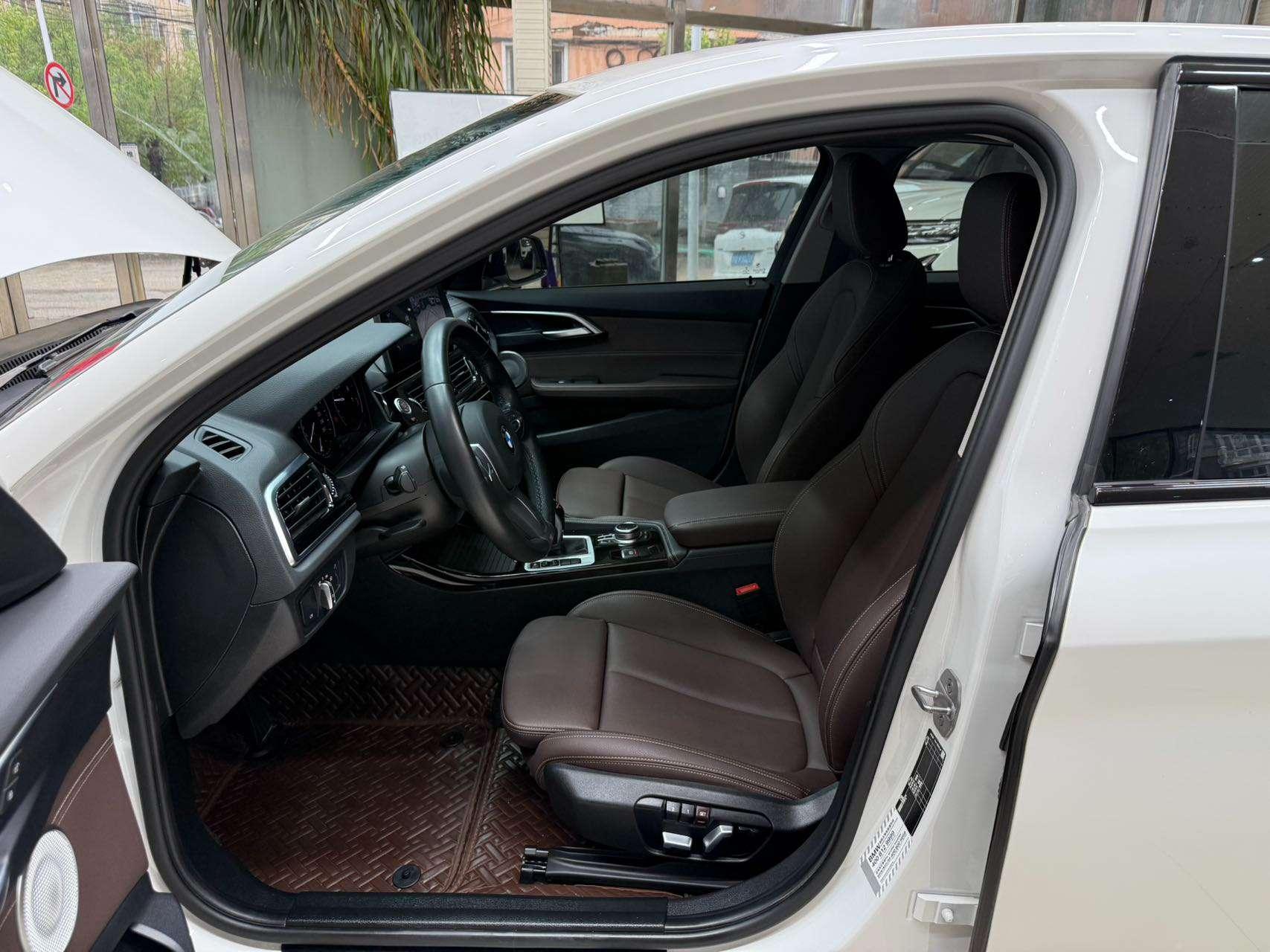 BMW 1 Series 2021, фото 16