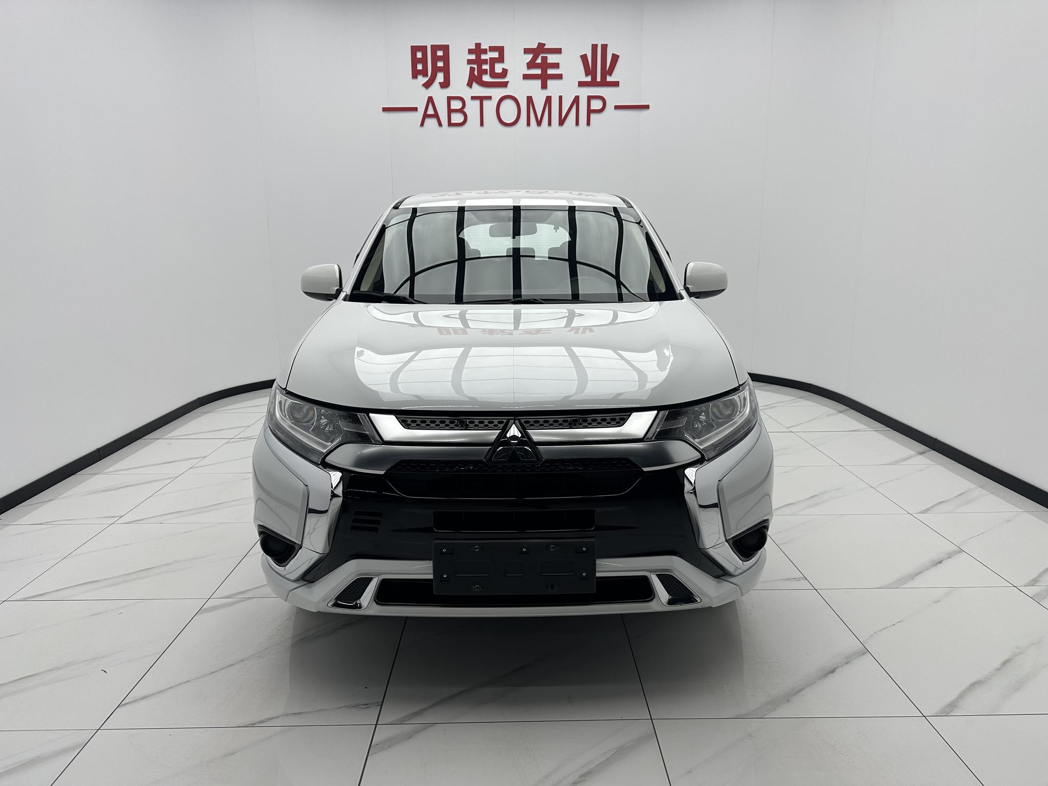 Mitsubishi Outlander 2021, фото 2