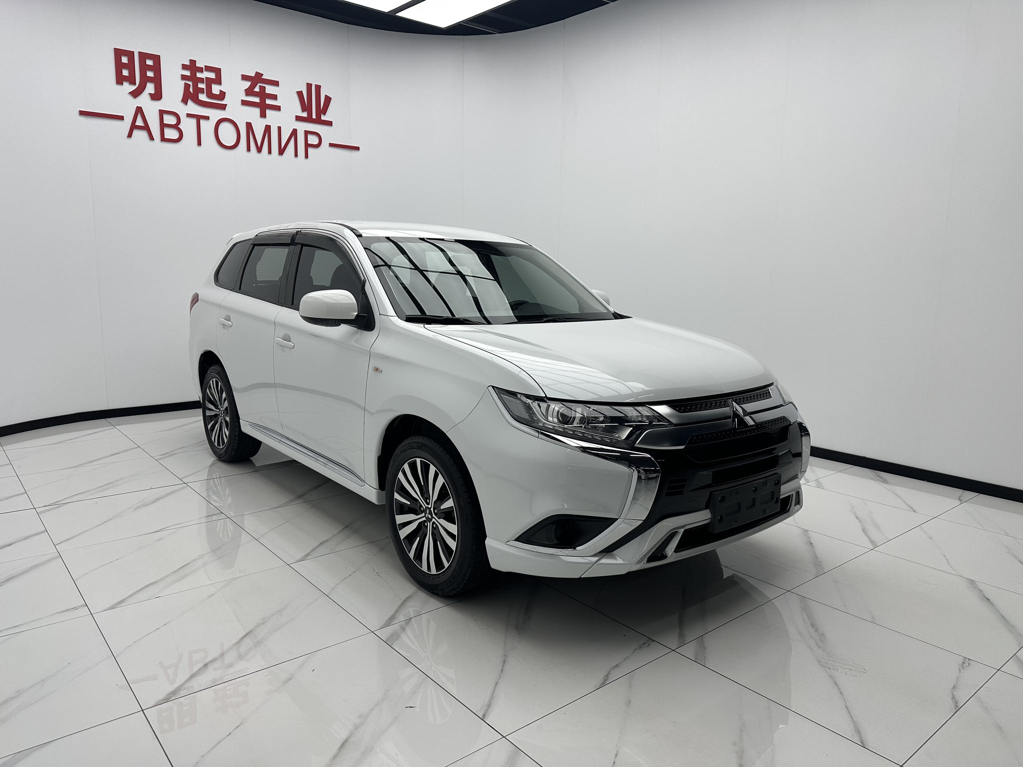 Mitsubishi Outlander 2021, фото 3